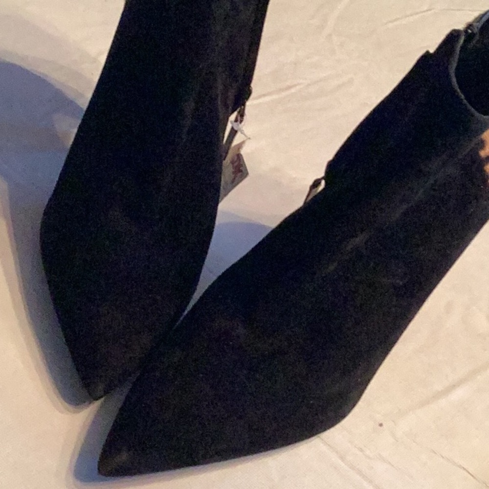 Never worn Saint Laurent suede booties - Picture 8 of 9